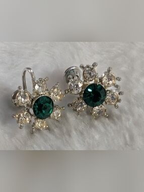 Vintage Nemo Silver Floral Studs Earrings with Emerald Green Center
